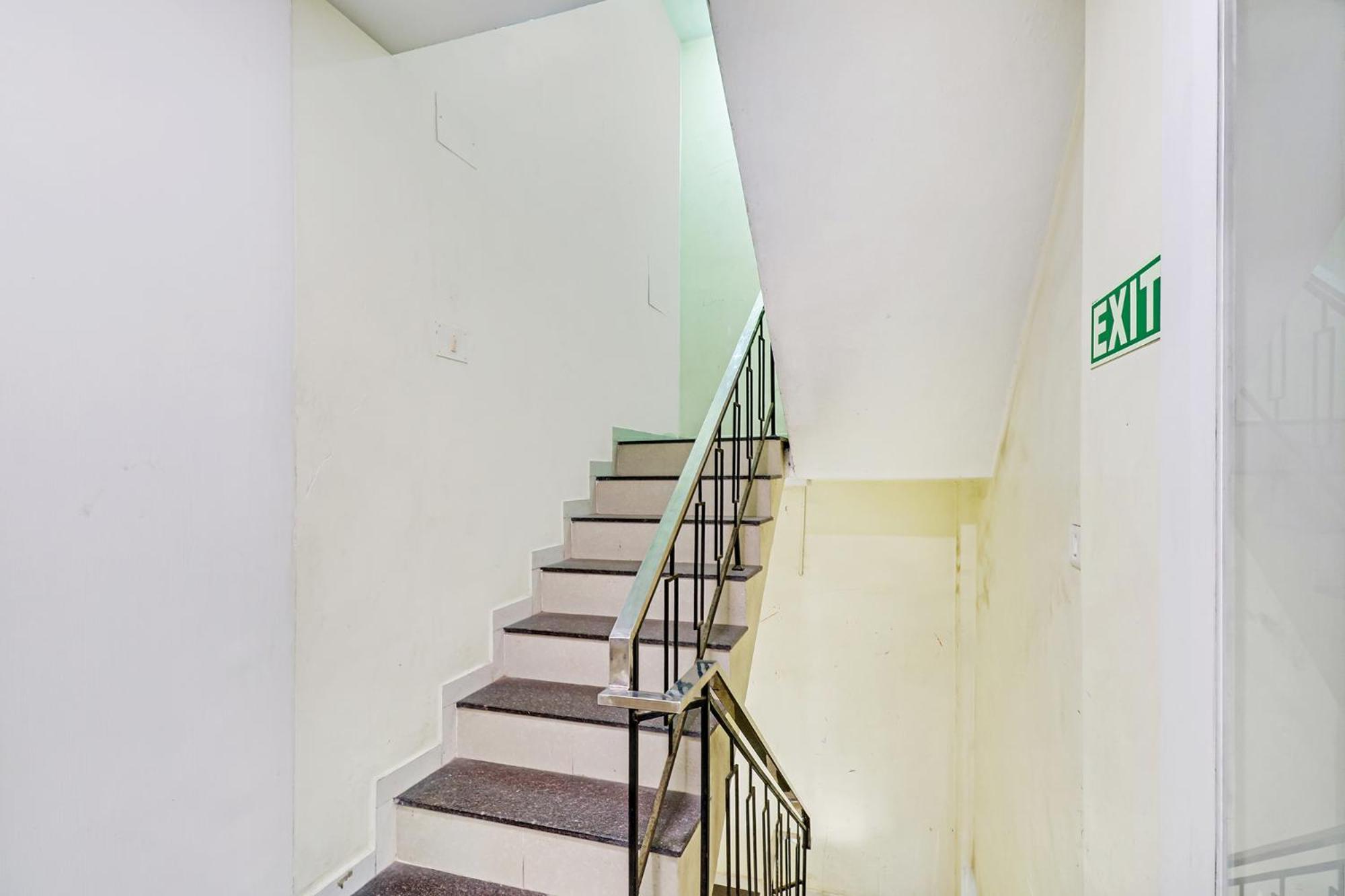 Fabhotel Colors Service Apartment - Nr Mrc Nagar